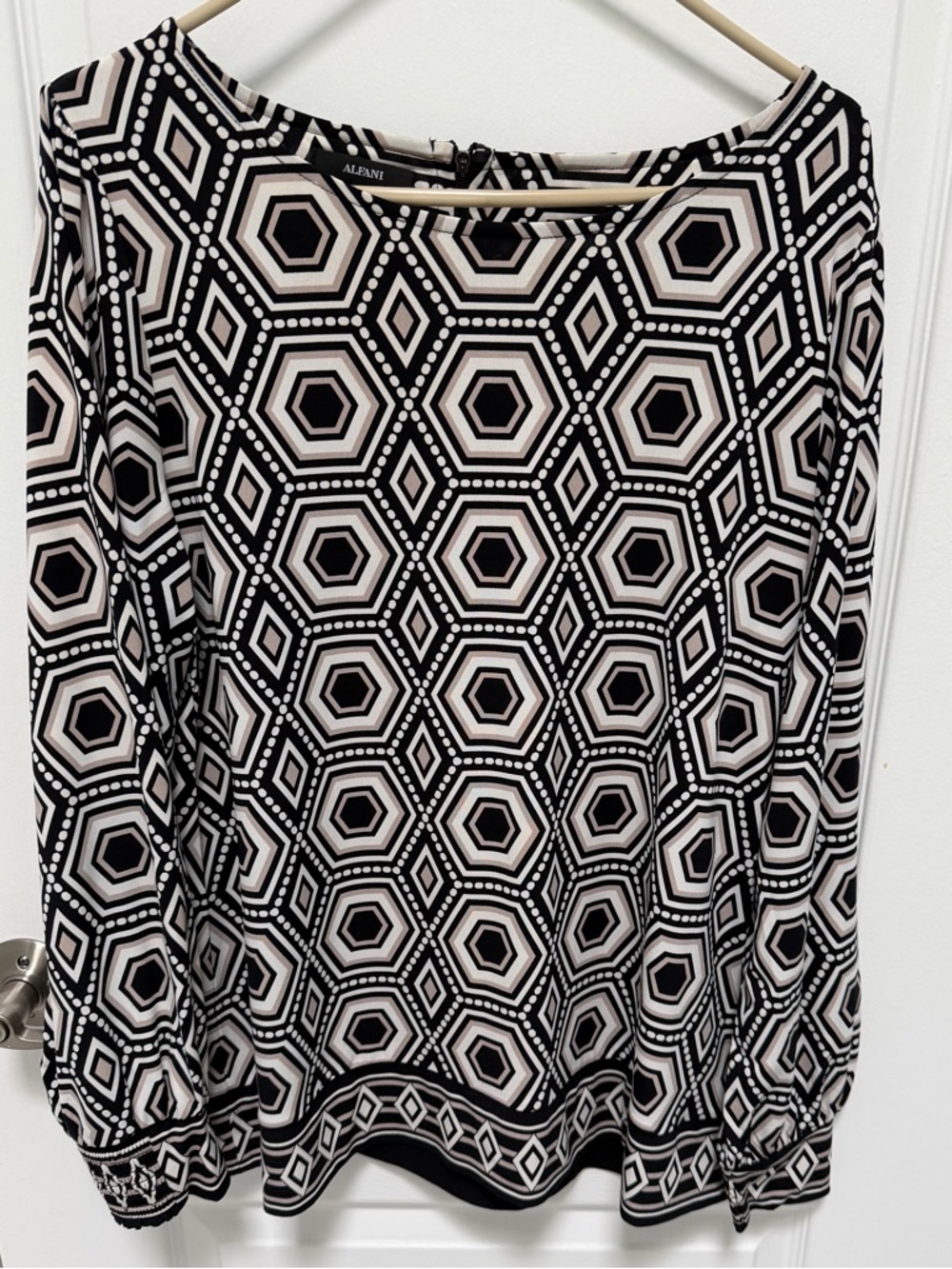 Alfani Women's Black, Tan & White Geometric Blouse, Size Large, Long Sleeve
